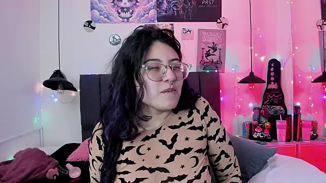 Snapshot of SabrinaV_ chatting on May 2026 11:28:01 AM SabrinaV online show from May 2026 11:28:01 AM