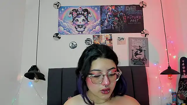 Snapshot of SabrinaV_ chatting on May 2026 11:25:02 AM SabrinaV online show from May 2026 11:25:02 AM