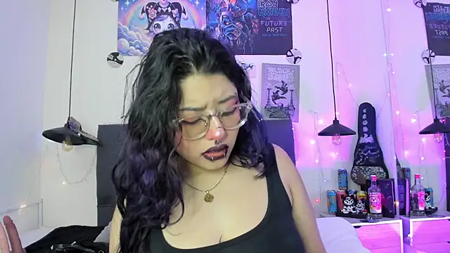 Snapshot of SabrinaV_ chatting on April 2026 11:23:02 AM SabrinaV online show from April 2026 11:23:02 AM