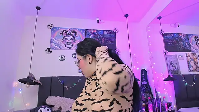 SabrinaV  online show from April 2026 11:27:01 AM