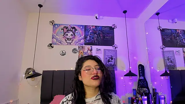 Snapshot of SabrinaV_ chatting on June 2026 11:26:01 AM SabrinaV online show from June 2026 11:26:01 AM
