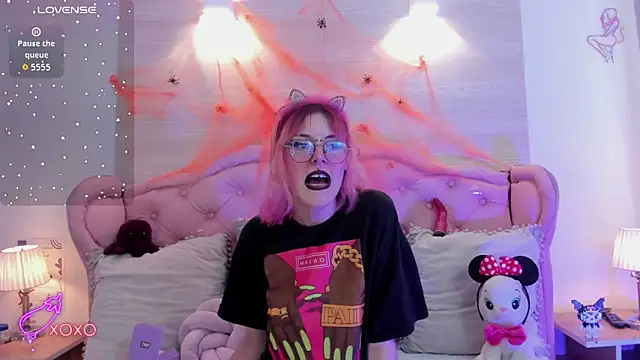 Rossiie Hunt  online show from October 2025 04:17:01 PM