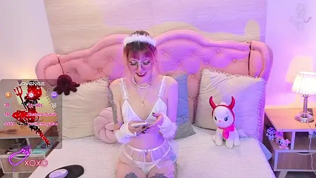 Rossiie Hunt  online show from November 2025 04:10:01 PM