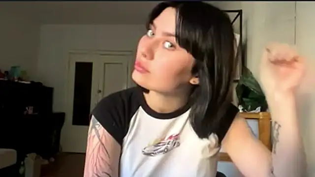 Snapshot of SeasonMezzenga chatting on September 2025 01:06:01 PM SeasonMezzenga online show from September 2025 01:06:01 PM