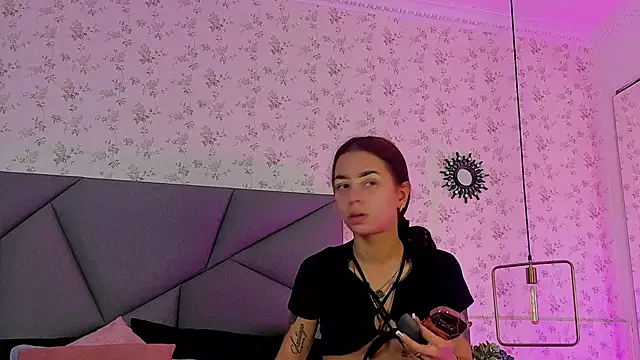 Snapshot of meganandtylerr19 chatting on November 2025 11:25:01 AM meganandtylerr19 online show from November 2025 11:25:01 AM