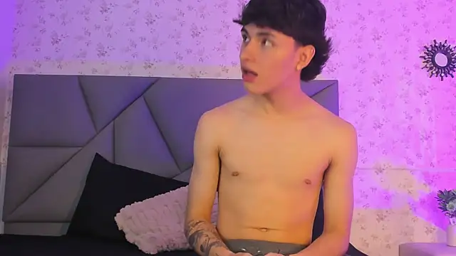 meganandtylerr19 online show from October 2025 03:43:01 AM