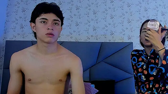 Snapshot of meganandtylerr19 chatting on November 2025 12:22:01 PM meganandtylerr19 online show from November 2025 12:22:01 PM