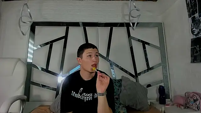 ANLLELOAndANGELA online show from April 2026 09:10:01 PM