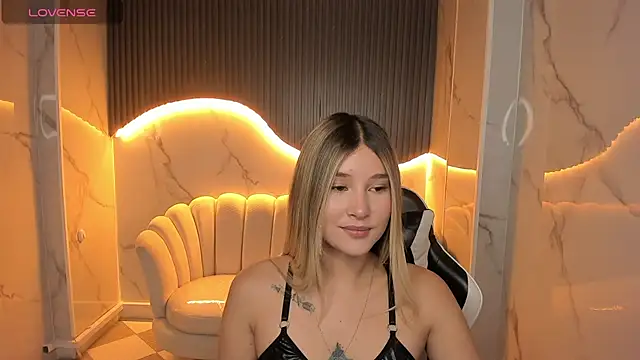 Emma1 b  online show from October 2025 08:21:01 PM