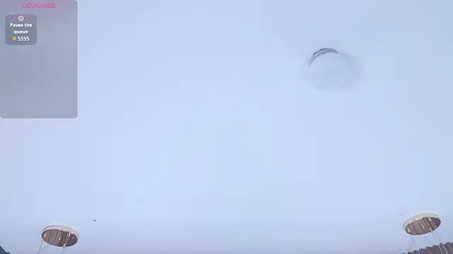 IrissBloom online show from November 2025 07:08:02 PM