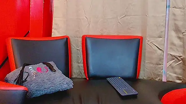 Selenegomezz online show from November 2025 07:36:01 PM