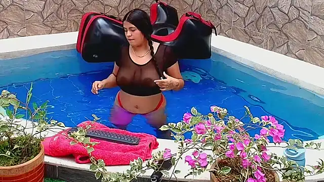 Selenegomezz online show from December 2025 07:26:02 PM