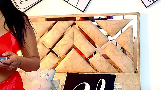 Selenegomezz online show from November 2025 09:19:01 PM