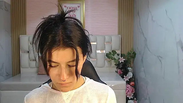 helena1 s online show from October 2025 08:17:02 PM