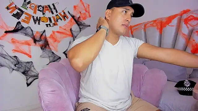 Jacob23   online show from October 2025 01:10:01 PM