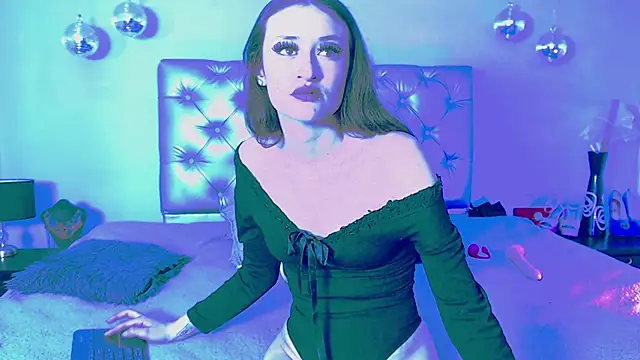 Emily Swiftt online show from October 2025 07:24:01 PM