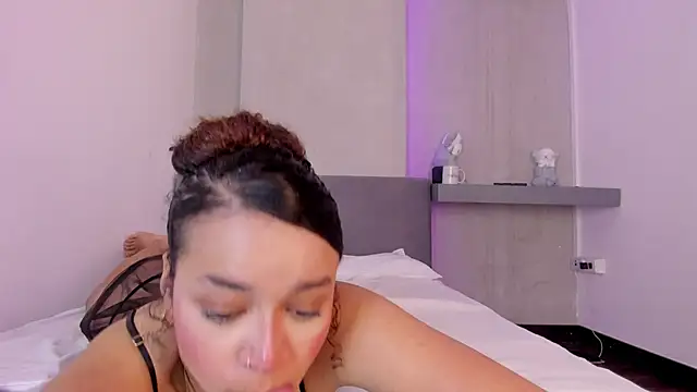 Snapshot of rossvega chatting on November 2025 04:18:02 PM rossvega online show from November 2025 04:18:02 PM