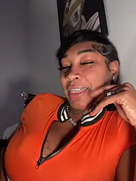 QUEENCALIMOD online show from October 2025 07:32:02 AM