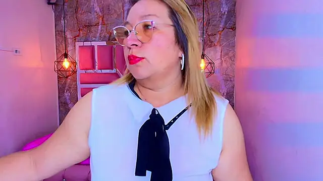 Snapshot of MaylinRosse_ chatting on January 2026 07:23:01 PM MaylinRosse online show from January 2026 07:23:01 PM