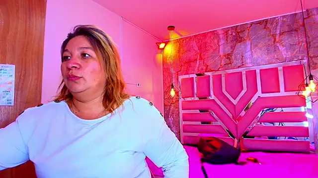 Snapshot of MaylinRosse_ chatting on December 2025 07:07:02 PM MaylinRosse online show from December 2025 07:07:02 PM