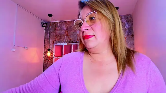 Snapshot of MaylinRosse_ chatting on January 2026 07:06:01 PM MaylinRosse online show from January 2026 07:06:01 PM