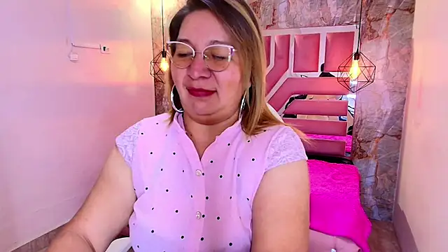 Snapshot of MaylinRosse_ chatting on February 2026 07:16:02 PM MaylinRosse online show from February 2026 07:16:02 PM