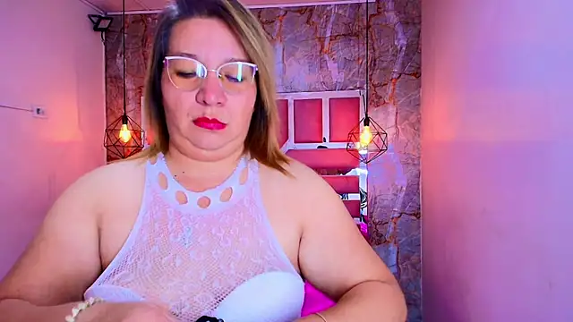 Snapshot of MaylinRosse_ chatting on January 2026 06:44:02 PM MaylinRosse online show from January 2026 06:44:02 PM