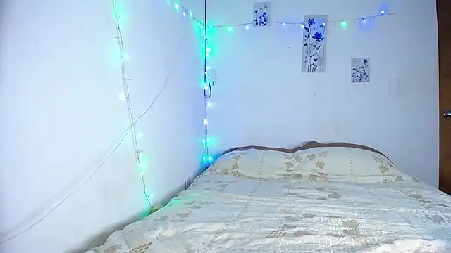 little onixx online show from April 2026 11:45:01 AM