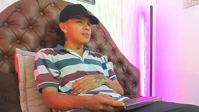 noah blake0 online show from September 2025 02:39:02 AM