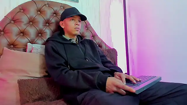 noah blake0 online show from September 2025 02:40:02 AM