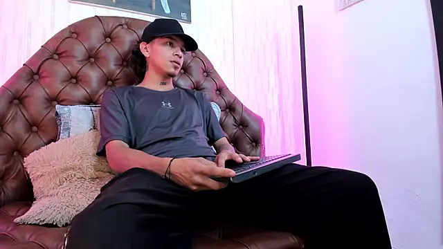 noah blake0 online show from October 2025 02:44:02 AM