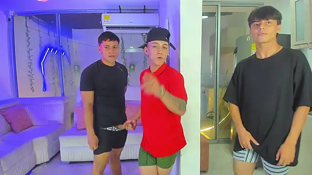 Snapshot of Houseofwarrios chatting on December 2025 08:09:02 AM Houseofwarrios online show from December 2025 08:09:02 AM