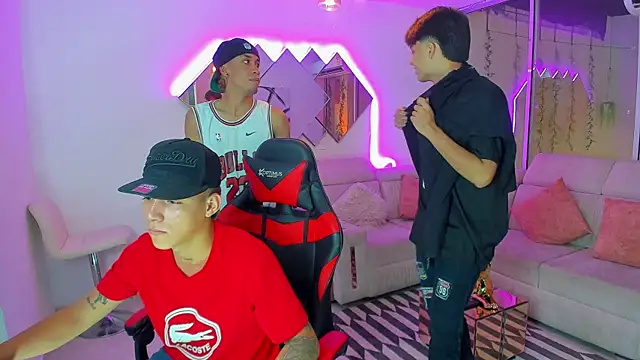 Snapshot of Houseofwarrios chatting on November 2025 04:05:02 AM Houseofwarrios online show from November 2025 04:05:02 AM