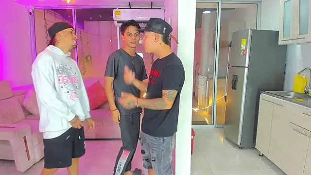 Snapshot of Houseofwarrios chatting on November 2025 05:33:01 AM Houseofwarrios online show from November 2025 05:33:01 AM