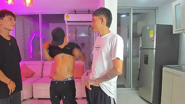 Snapshot of Houseofwarrios chatting on December 2025 05:50:02 AM Houseofwarrios online show from December 2025 05:50:02 AM