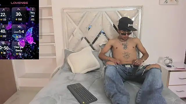 DemianSalvatore online show from September 2025 01:51:01 PM