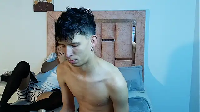 DemianSalvatore online show from December 2025 10:32:01 PM