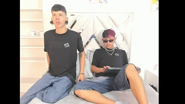 DemianSalvatore online show from September 2025 12:44:02 PM