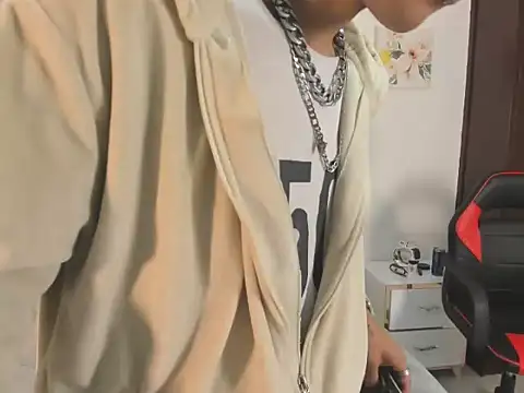 DemianSalvatore online show from October 2025 05:25:02 PM