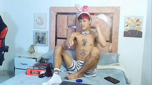 DemianSalvatore online show from December 2025 08:22:02 PM