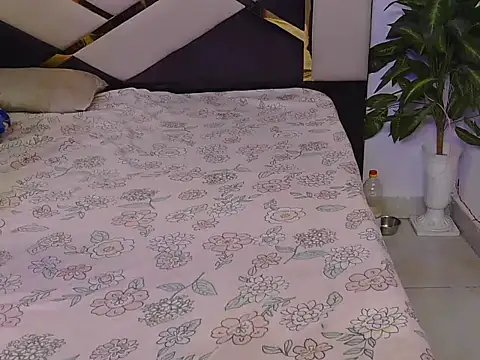 Lovelyy-couple online show from November 2025 06:19:01 AM