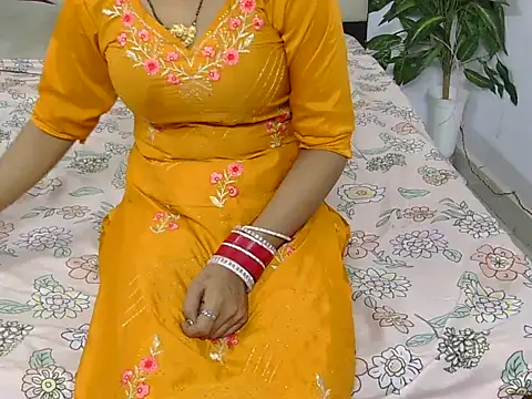 Snapshot of Lovelyy-couple chatting on October 2025 03:50:01 AM Lovelyy-couple online show from October 2025 03:50:01 AM