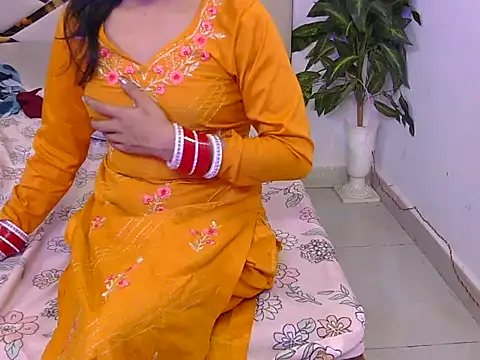 Lovelyy-couple online show from October 2025 06:28:02 PM