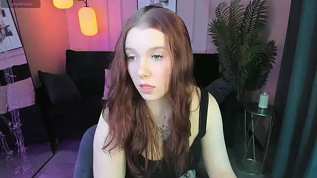 Layla Glam online show from April 2026 01:45:01 PM