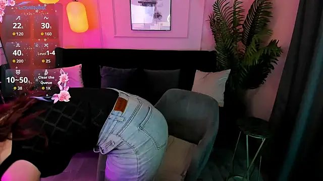 Layla Glam online show from April 2026 02:09:01 PM