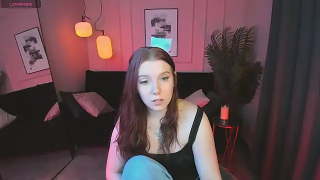 Layla Glam online show from April 2026 01:40:01 PM