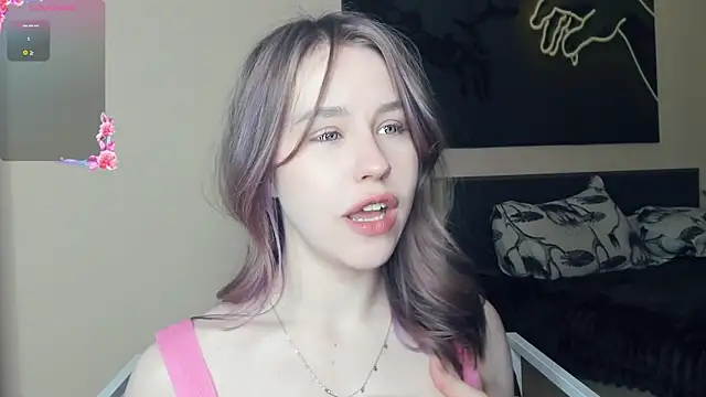 Snapshot of MaliaBourraine chatting on June 2026 08:09:01 AM MaliaBourraine online show from June 2026 08:09:01 AM