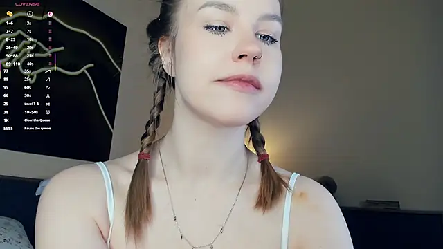 Snapshot of MaliaBourraine chatting on December 2025 07:03:01 AM MaliaBourraine online show from December 2025 07:03:01 AM