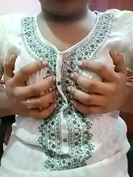 Snapshot of pari_rani7 chatting on November 2025 03:53:02 AM pari rani7 online show from November 2025 03:53:02 AM