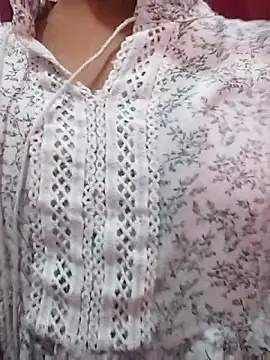 Snapshot of pari_rani7 chatting on November 2025 04:39:02 AM pari rani7 online show from November 2025 04:39:02 AM